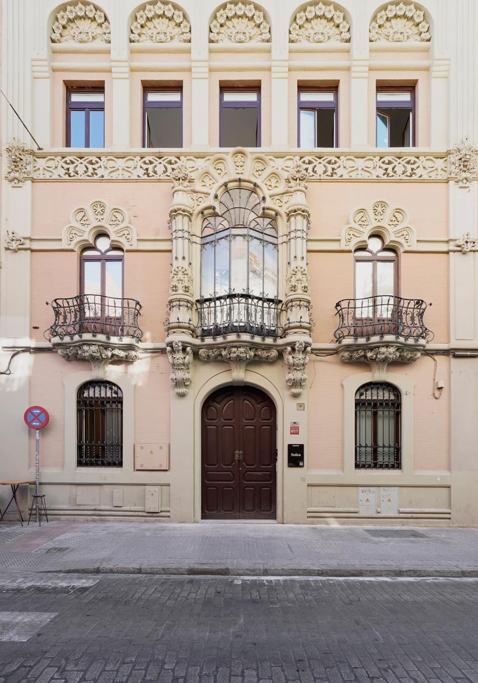 Facade/entrance