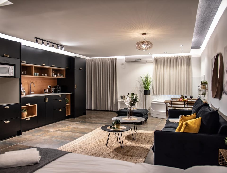Kitchen or kitchenette, Living room