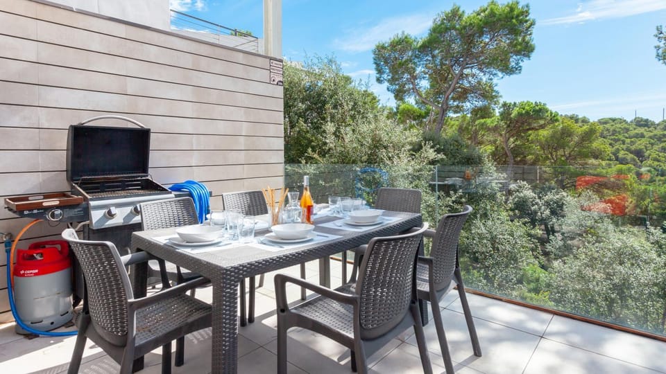 View (from property/room), Balcony/Terrace, Garden view, Mountain view, Sea view