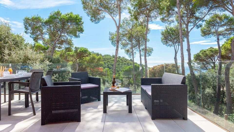 View (from property/room), Garden view, Mountain view, Sea view