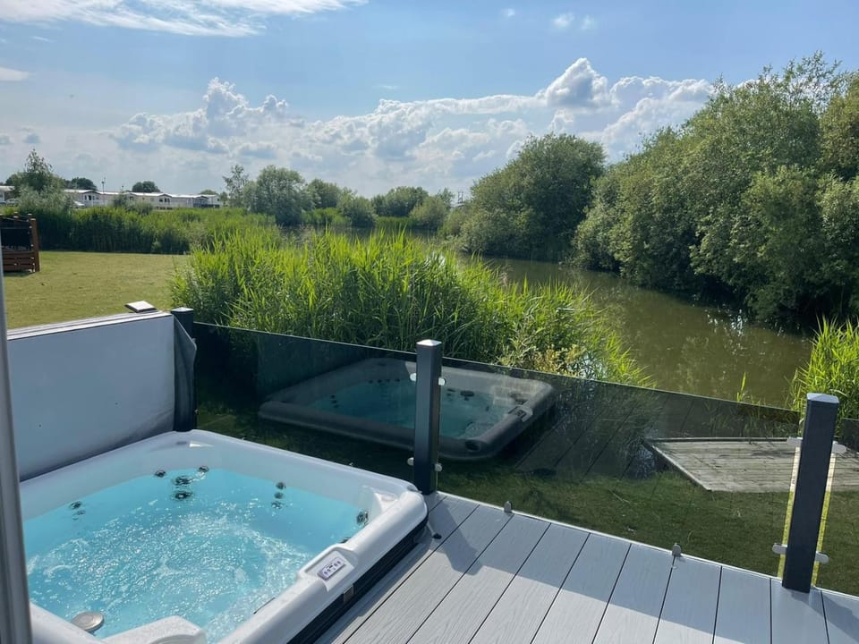 Fishing, Hot Tub, Lake view