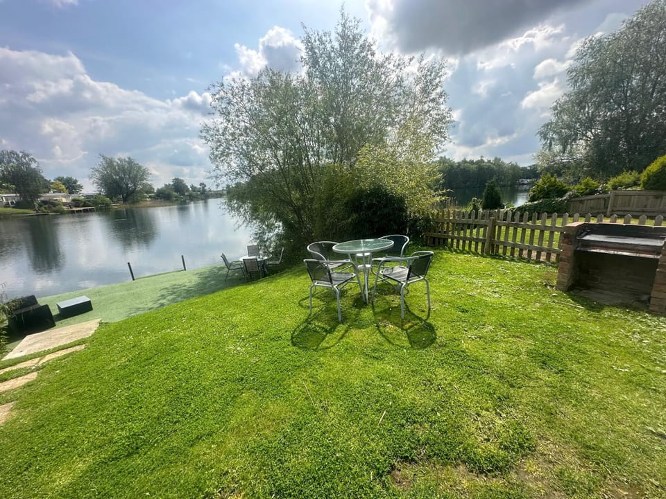 BBQ facilities, Fishing, Garden, Garden view, Lake view