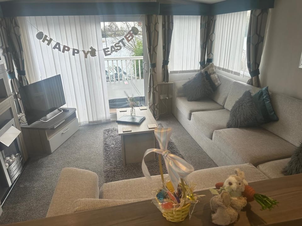 Living room, Seasons