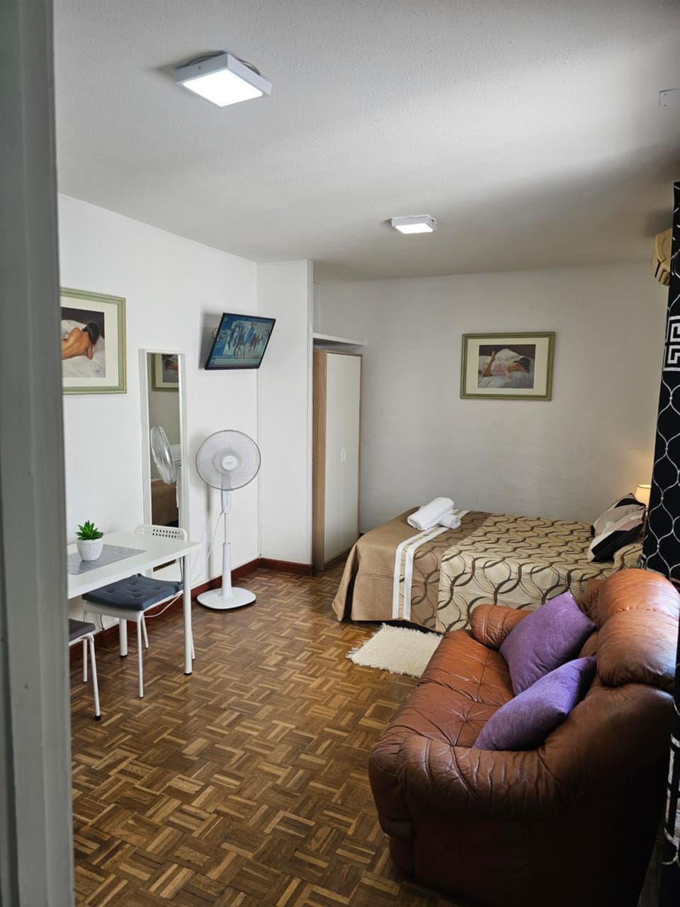 Photo of the whole room