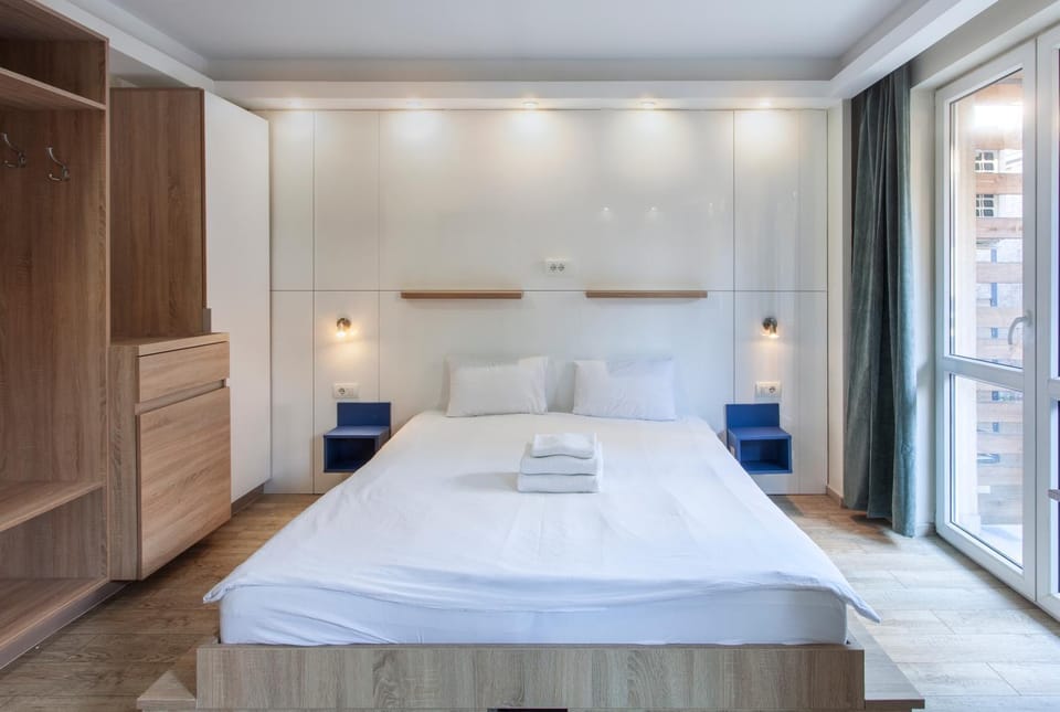 Bed, Photo of the whole room, wardrobe