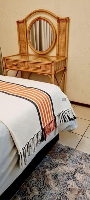 Kami kuKakho: Stunning, secure 2 bed apartment in Bryanston, Sandton Apartment in Sandton