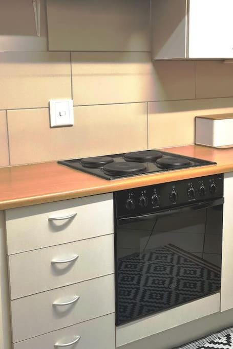 Kami kuKakho: Stunning, secure 2 bed apartment in Bryanston, Sandton Apartment in Sandton