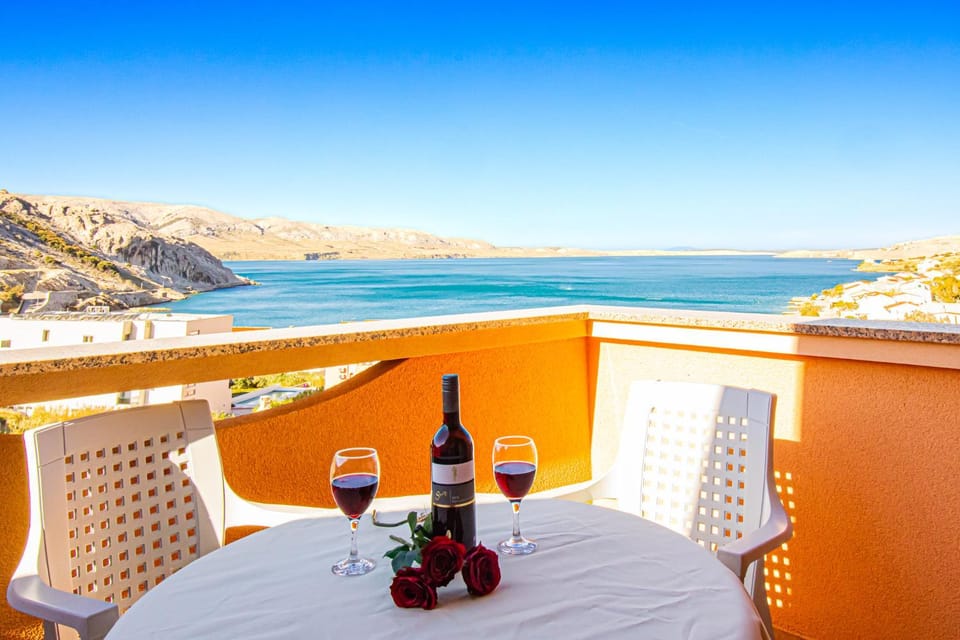 Balcony/Terrace, Drinks, Alcoholic drinks