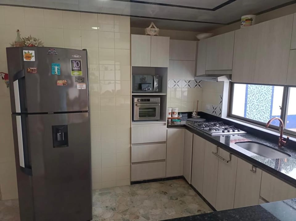 Kitchen or kitchenette, minibar, stove