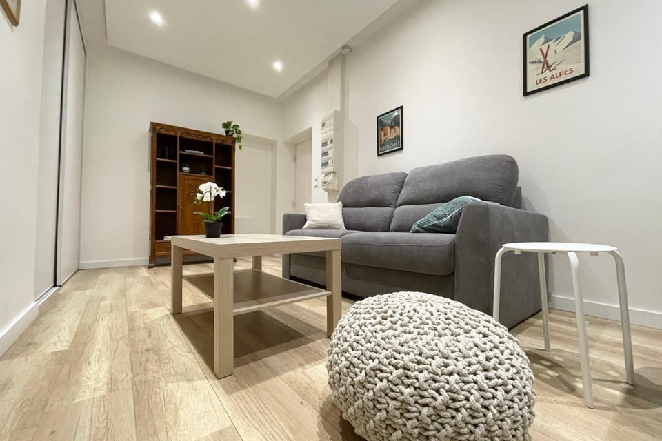 #CF In White&Gray Center Apartment in Grenoble