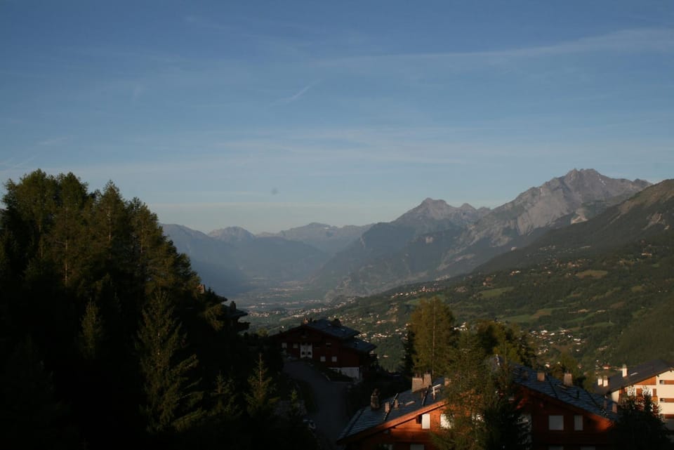 Day, Neighbourhood, Natural landscape, Balcony/Terrace, Mountain view, Mountain view
