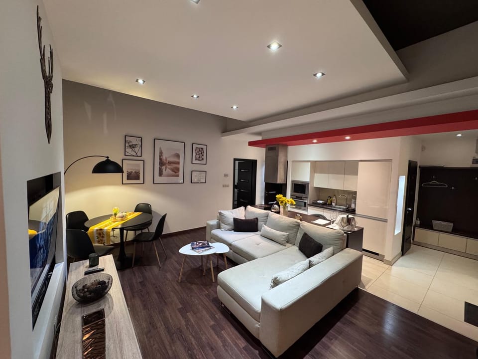 Communal lounge/ TV room, TV and multimedia, Living room, Photo of the whole room, Seating area, Evening entertainment