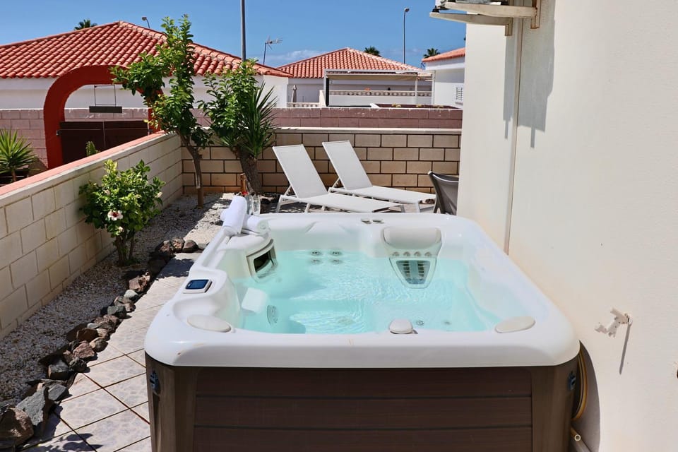 Patio, Hot Tub, Balcony/Terrace