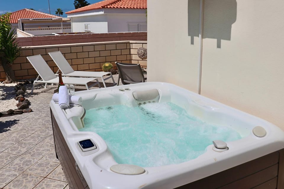 Patio, Hot Tub, Balcony/Terrace
