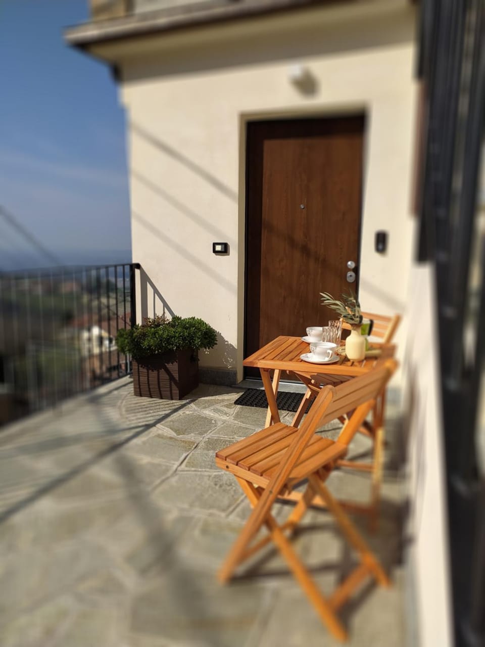 Property building, Patio, Balcony/Terrace, sunbed