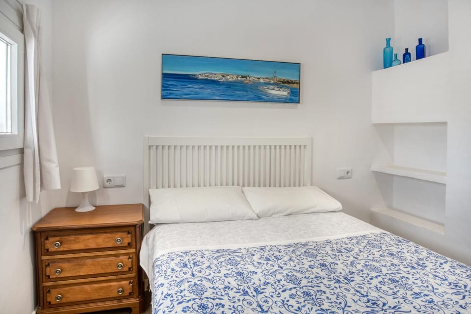Property building, Living room, Bedroom
