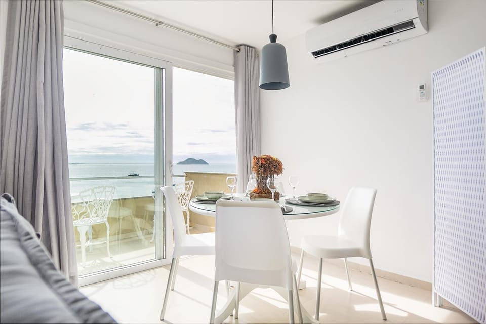 Dining area, Beach