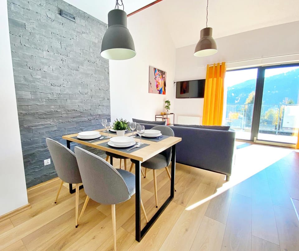 Balcony/Terrace, Living room, Mountain view