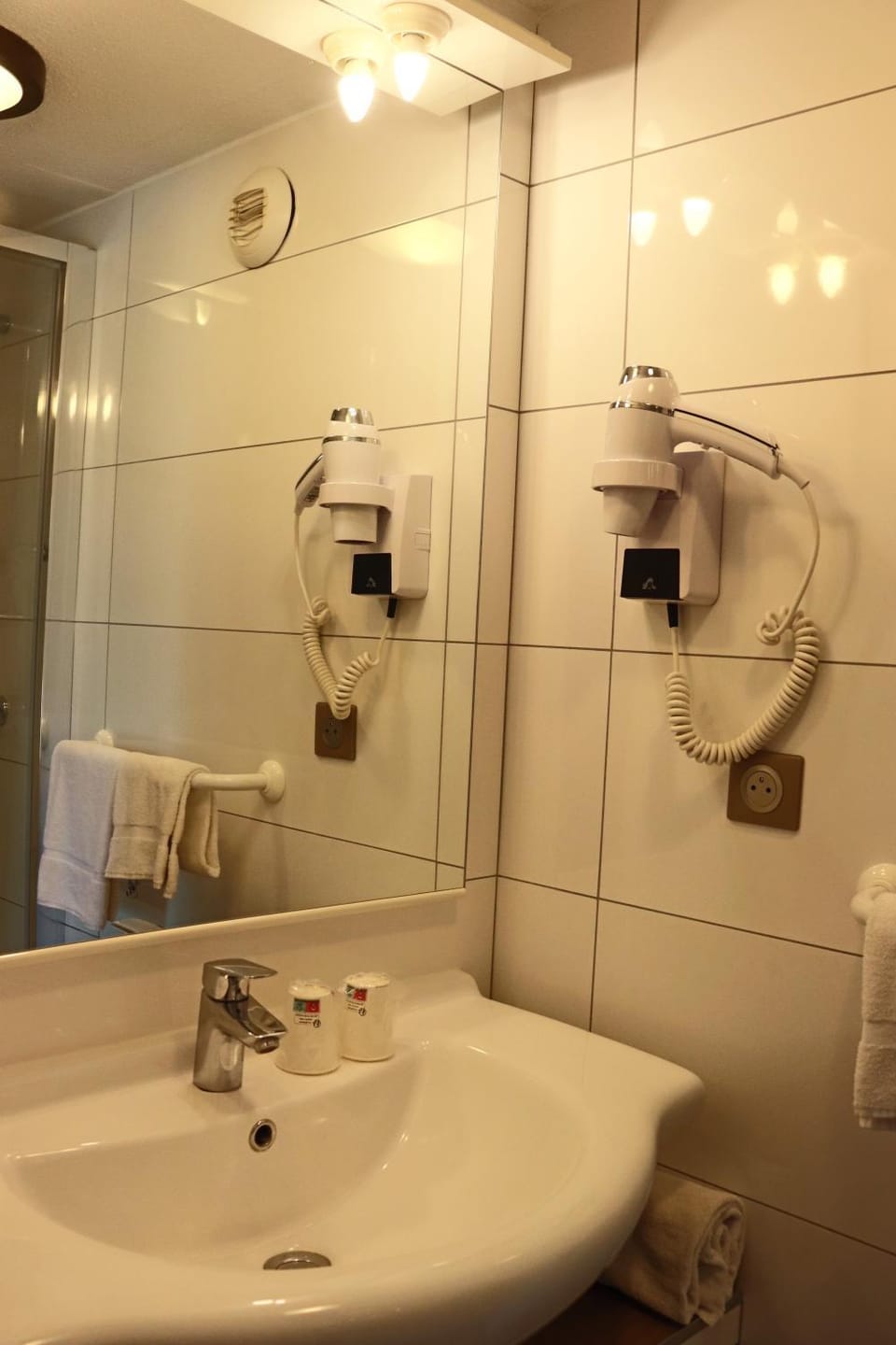 Shower, towels