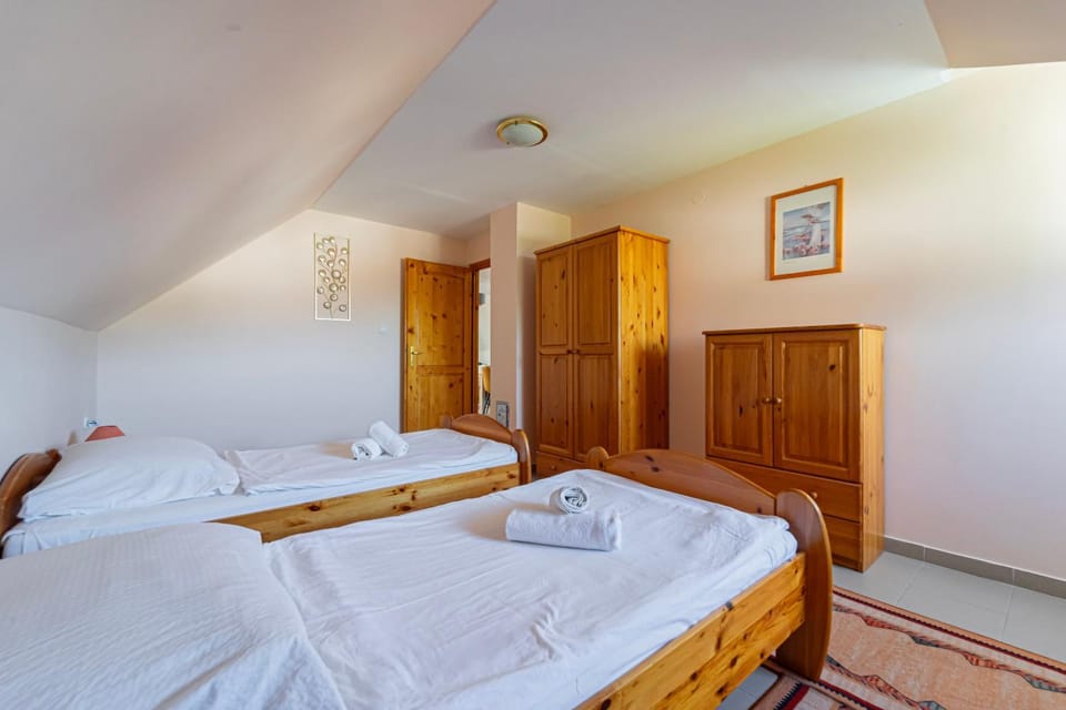 Bed, Photo of the whole room, Bedroom, towels, wardrobe