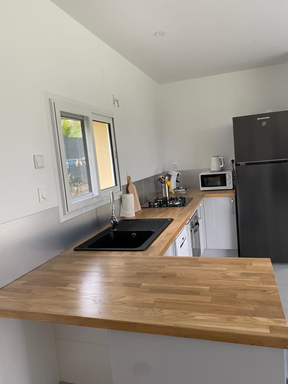 Kitchen or kitchenette, dishwasher, oven, stove