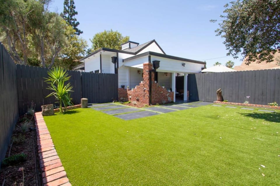 Facade/entrance, Garden