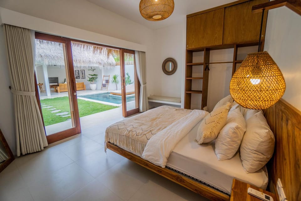 Bed, Garden, Bedroom, Garden view, Pool view, Swimming pool