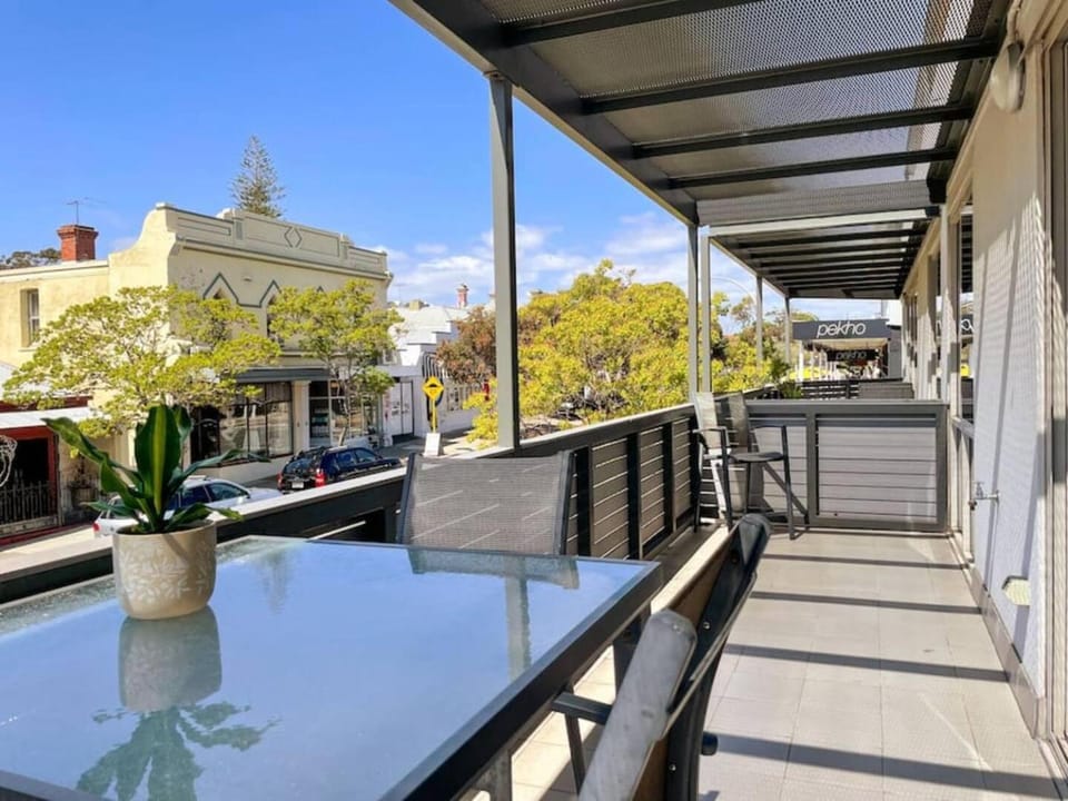 Fiveways Chefs kitchen with large balcony Apartment in Perth