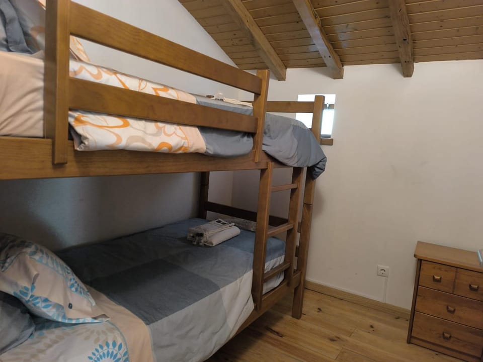 Bedroom, bunk bed