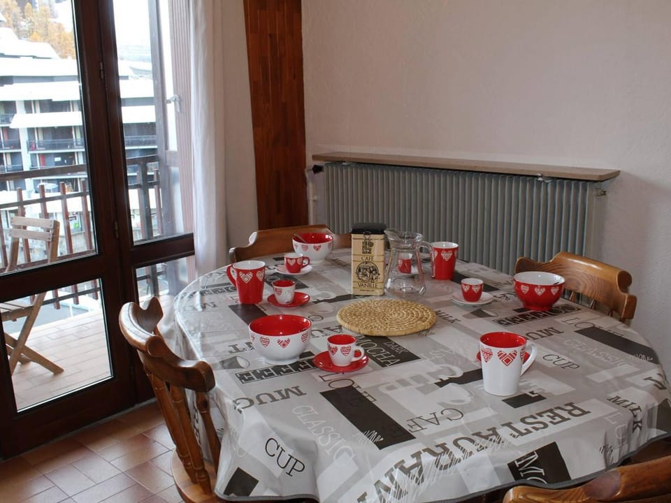 Studio cosy avec coin montagne, balcon, à 100m des pistes et 10m des commerces à Vars Les Claux - FR-1-330B-184 Apartment in Piedmont