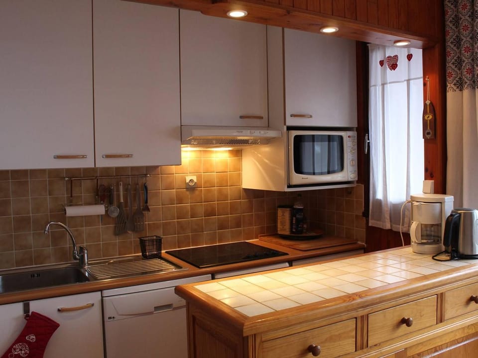 Studio cosy avec coin montagne, balcon, à 100m des pistes et 10m des commerces à Vars Les Claux - FR-1-330B-184 Apartment in Piedmont