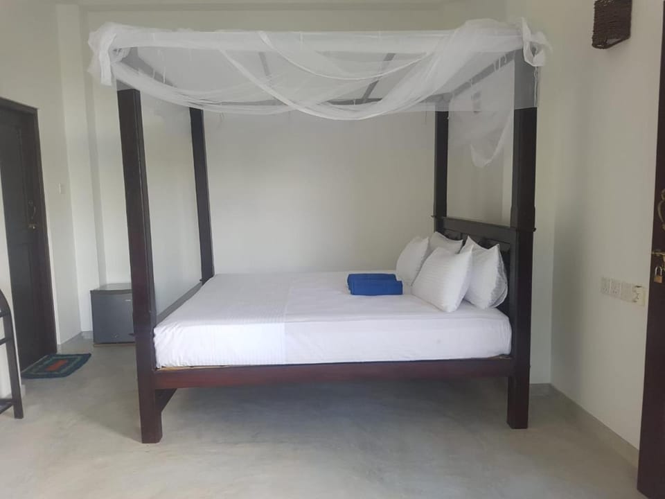 Waves Hiri Sea View Hotel in Southern Province