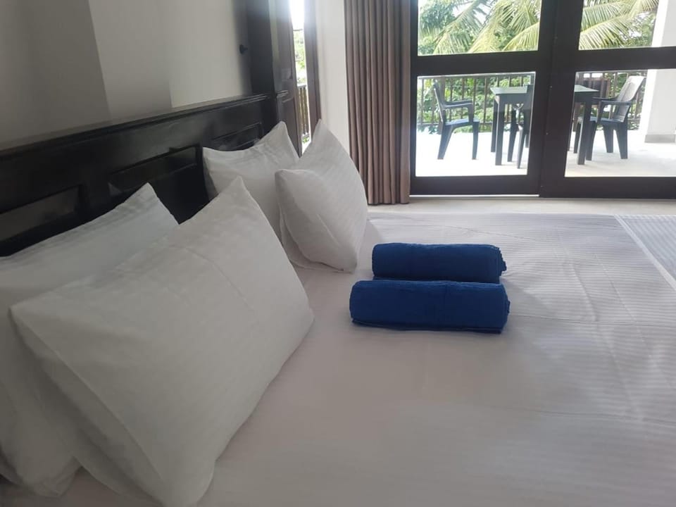 Waves Hiri Sea View Hotel in Southern Province