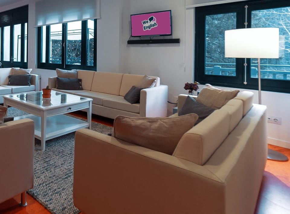 Communal lounge/ TV room, TV and multimedia, Living room, Seating area