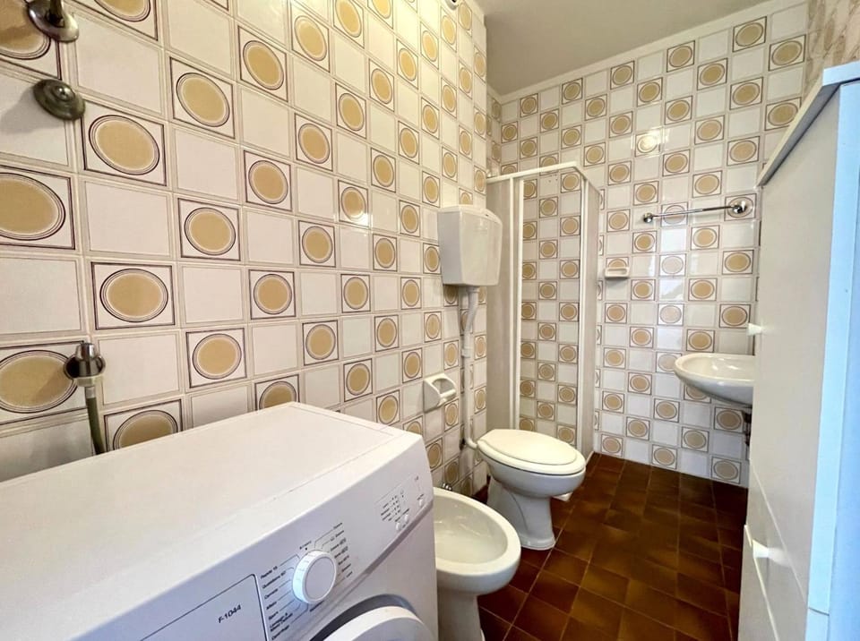 Toilet, Bathroom, laundry, washing machine