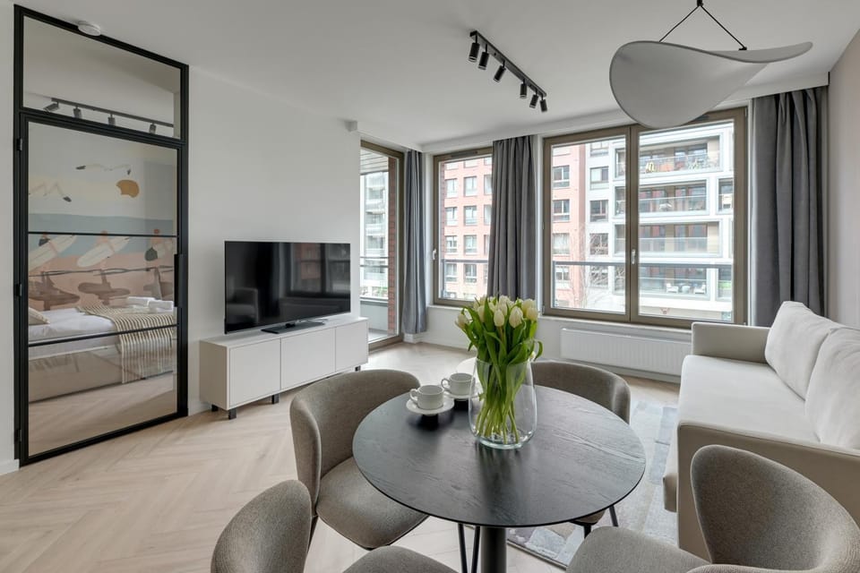 TV and multimedia, Living room, Photo of the whole room, Seating area, Dining area