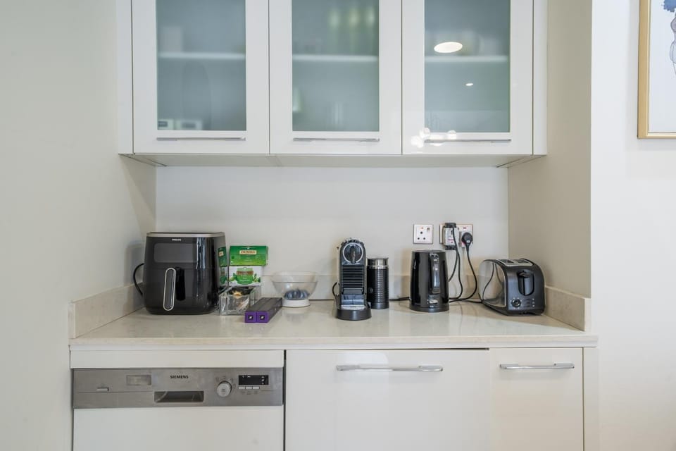 Luxury 120sqm 1BR 5 Pools 2 Min to JBR Beach Apartment in Dubai