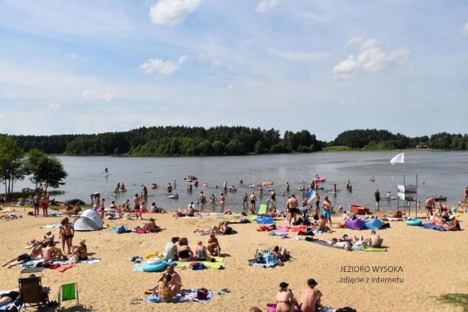 Nearby landmark, Day, People, Natural landscape, Beach, Guests, Lake view, group of guests