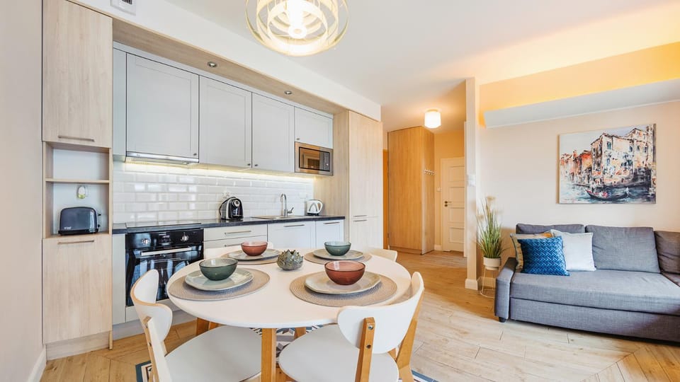 Kitchen or kitchenette, Living room, Seating area, Dining area