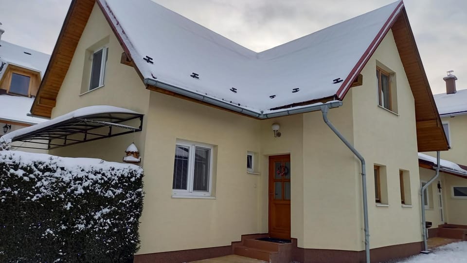 Facade/entrance, Winter