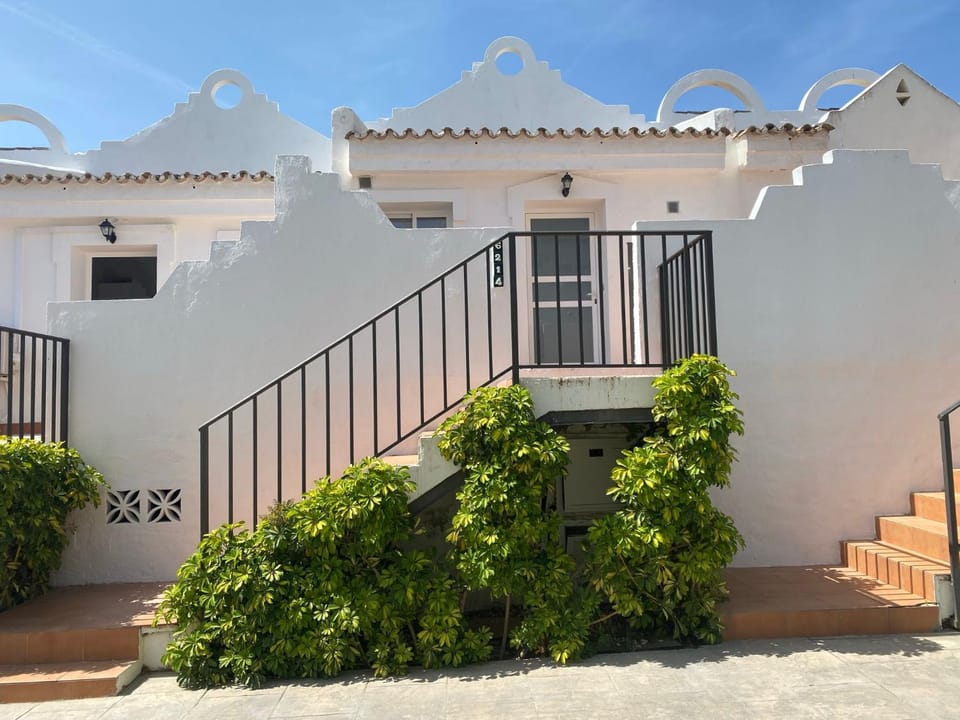 VIME V Sunny Marbella East SWIMMING POOL, GYM & SPA - EaW Homes Apartment in Marbella