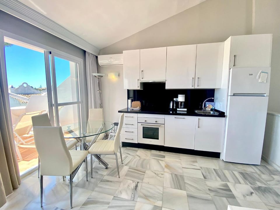 VIME V Sunny Marbella East SWIMMING POOL, GYM & SPA - EaW Homes Apartment in Marbella