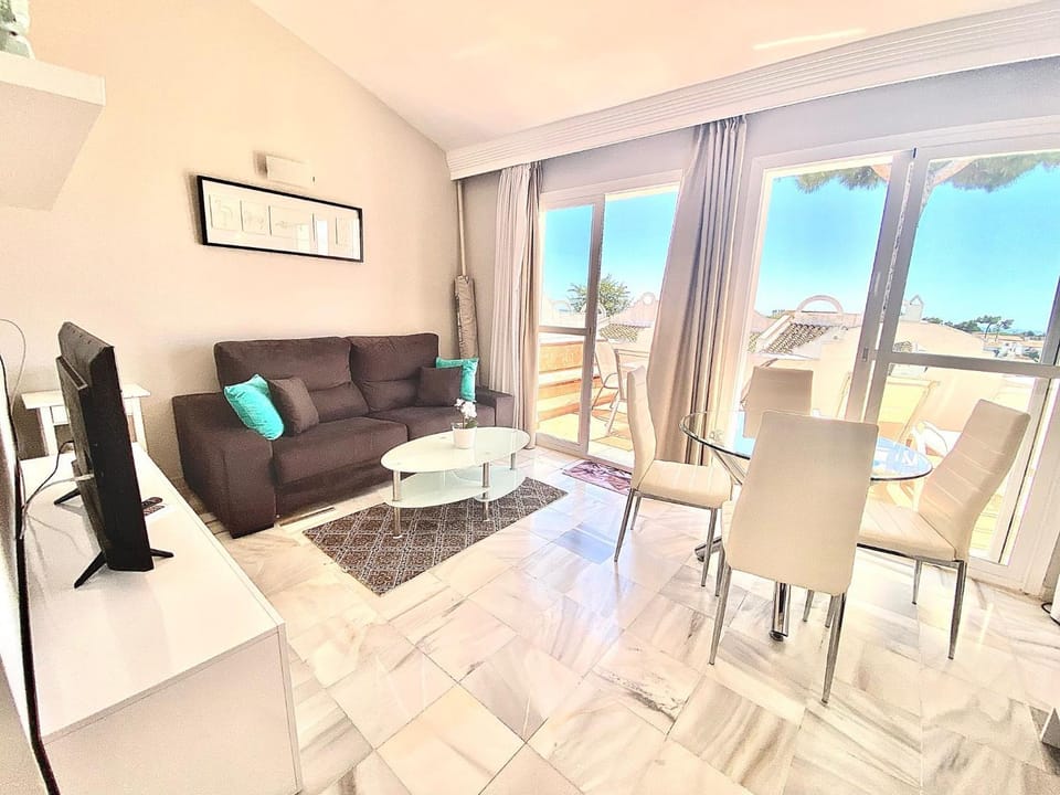 VIME V Sunny Marbella East SWIMMING POOL, GYM & SPA - EaW Homes Apartment in Marbella
