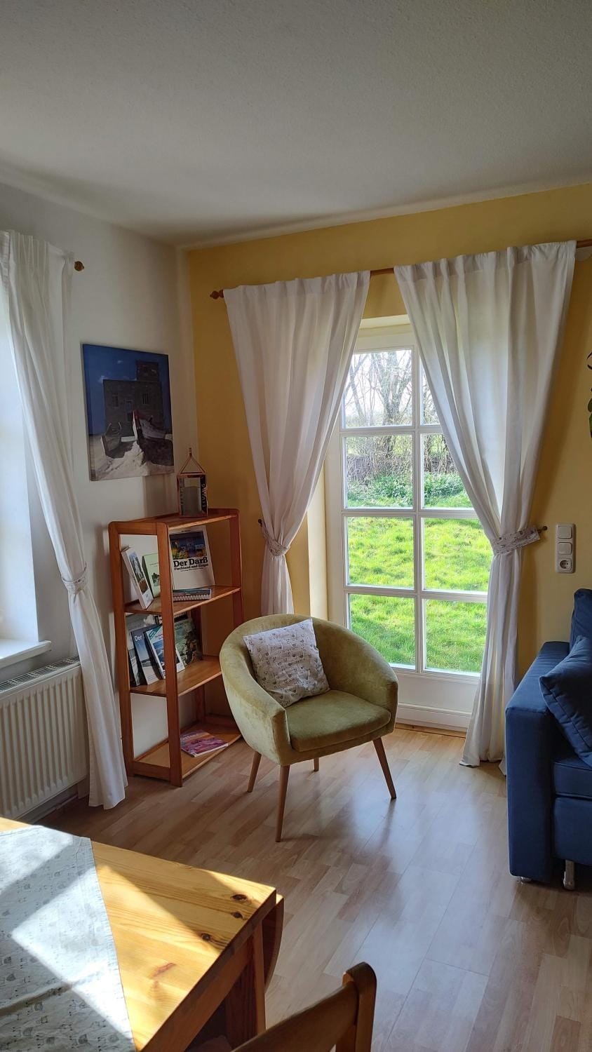 Communal lounge/ TV room, Bed, TV and multimedia, Living room, Seating area, Evening entertainment