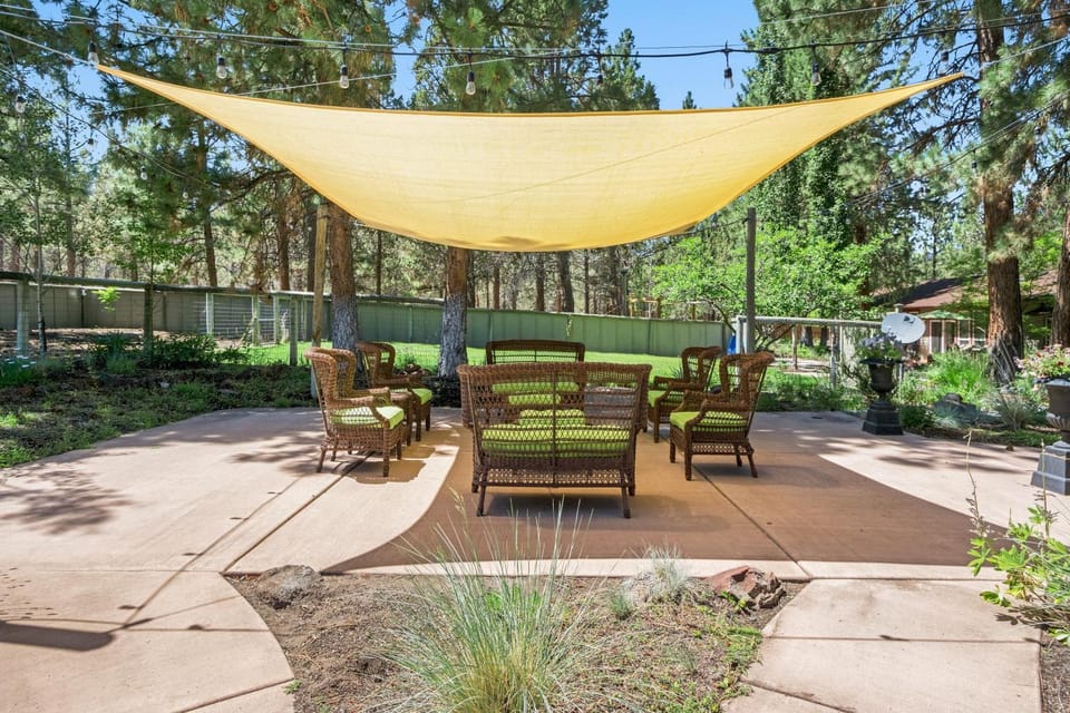 Big Bear with Patio with Fire Pit House in Bend