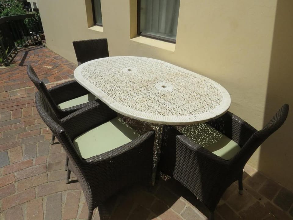 Patio, Dining area