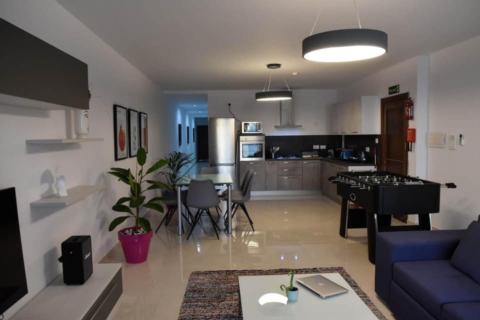 Kitchen or kitchenette, Seating area, Dining area