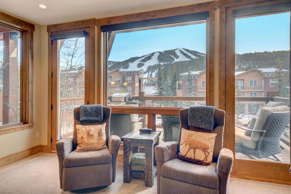 Living room, Mountain view