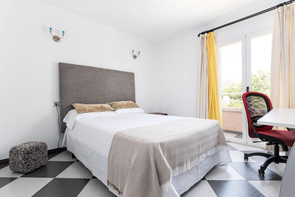 Bed, Bedroom
