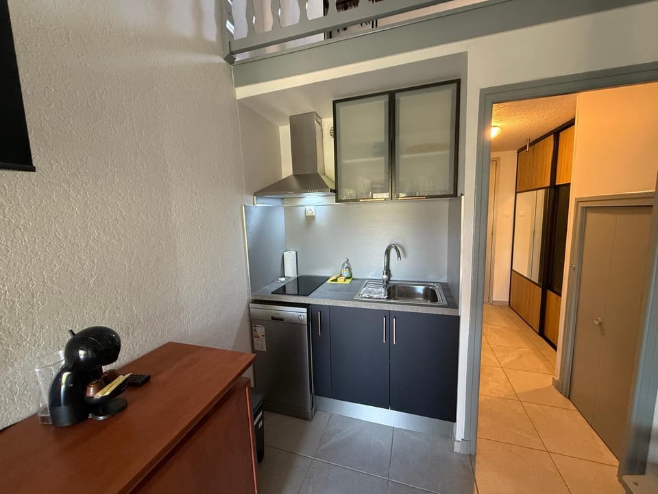 Kitchen or kitchenette, kitchen